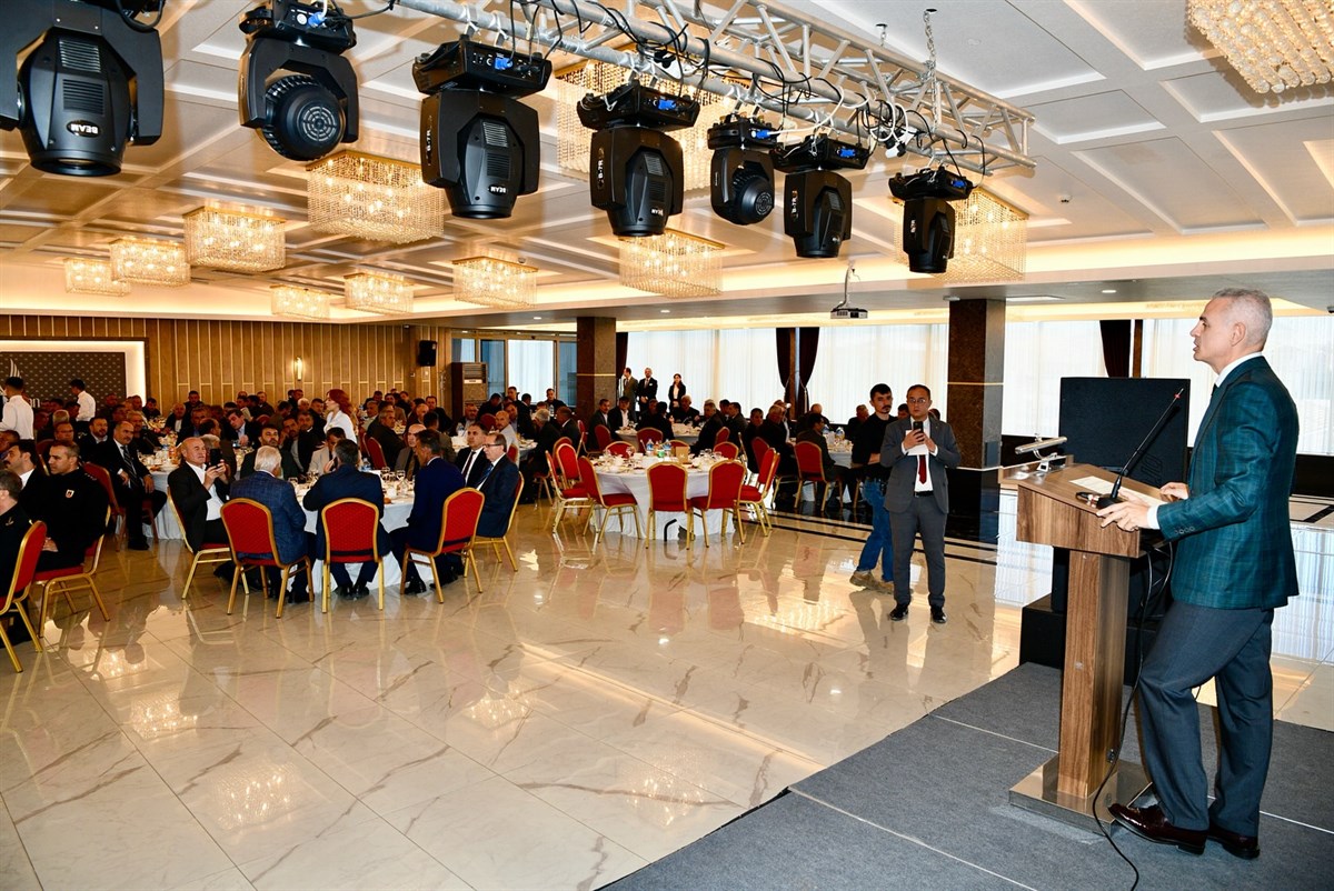 Valimiz Sayın Mehmet Fatih Çiçekli, “19 Ekim Muhtarlar Günü” nde İlimiz Merkez İlçe Köy ve Mahalle Muhtarları İle Bir Araya Geldi
