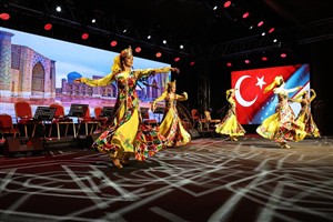 TÜRKSOY Müzik ve Dans Gösterisi İzleyenleri Büyüledi